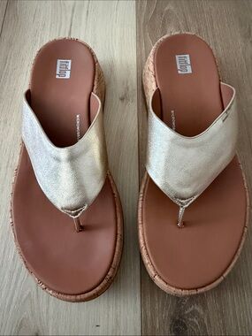 Fitflop Metallic Gold Leather Thong Sandals for Women